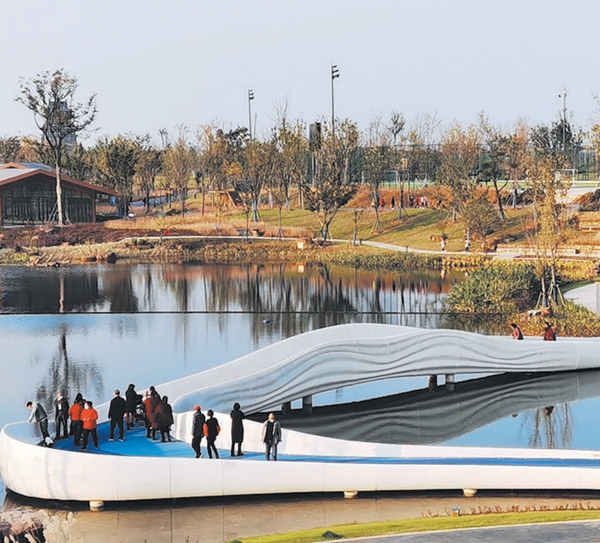 極光創新：成都驛馬河公園3D打印“流云橋”開放迎客